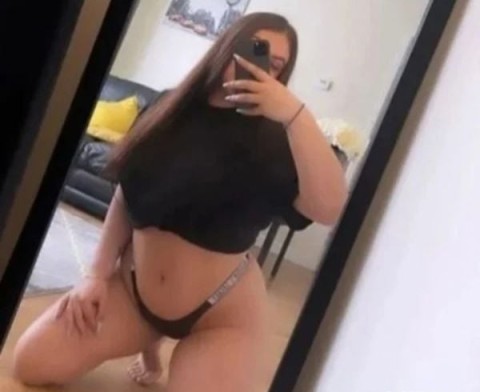 Vanesa cu aspect de model te așteaptă în Mamaia Nord